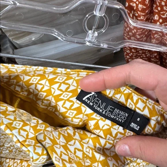 7th Avenue New York and company shorts size 8 // 030727 - Picture 2 of 2